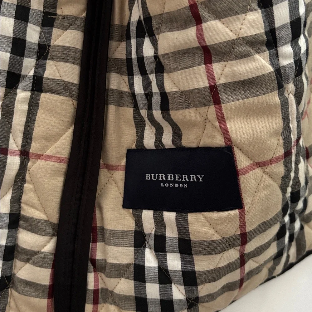 Burberry Women’s Black Quilted Barn Jacket - Picture 10 of 13